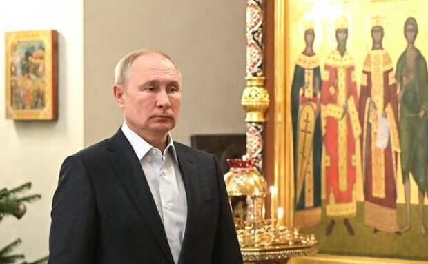 Полюшвал ли се е Путин в църквата на Рождество?